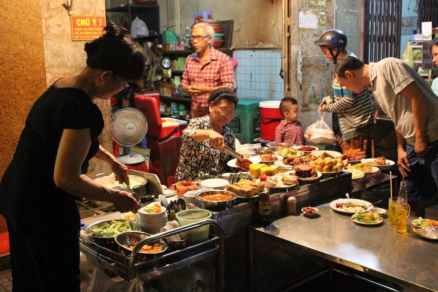 Đêm không ngủ ở Sài Gòn, lục tung những hàng ăn khuya nổi tiếng-10