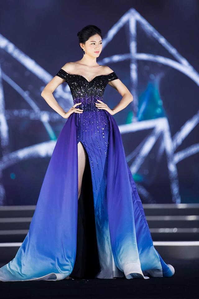 Váy cưới thì kín đáo thế thôi, bình thường á hậu Thanh Tú cực kỳ thích váy xẻ đùi cao tít tắp khoe đôi chân cực phẩm-7