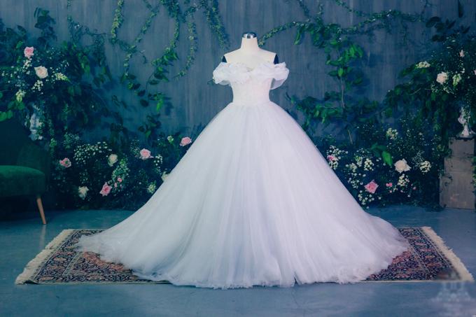 Lộ diện 3 mẫu váy biến Á hậu Ngô Thanh Thanh Tú thành công chúa trong đám cưới với CEO hơn 16 tuổi-1