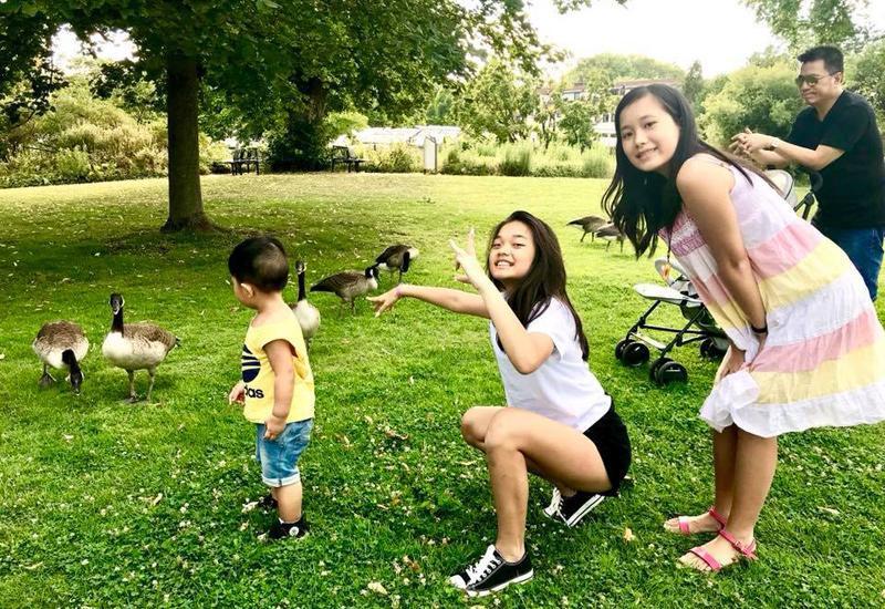 Vài năm không gặp, hai con gái của ca sĩ Mỹ Lệ gây bất ngờ vì ngoại hình phổng phao, gương mặt chuẩn hotgirl-9