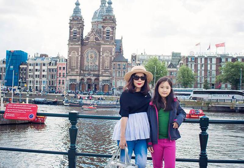 Vài năm không gặp, hai con gái của ca sĩ Mỹ Lệ gây bất ngờ vì ngoại hình phổng phao, gương mặt chuẩn hotgirl-10