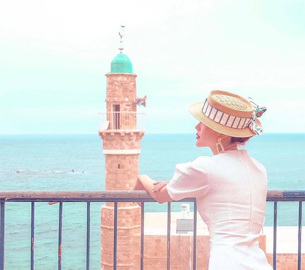 Tăng Thanh Hà được khen trẻ như nữ sinh trung học-7