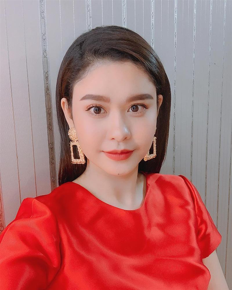 Tăng Thanh Hà được khen trẻ như nữ sinh trung học-9