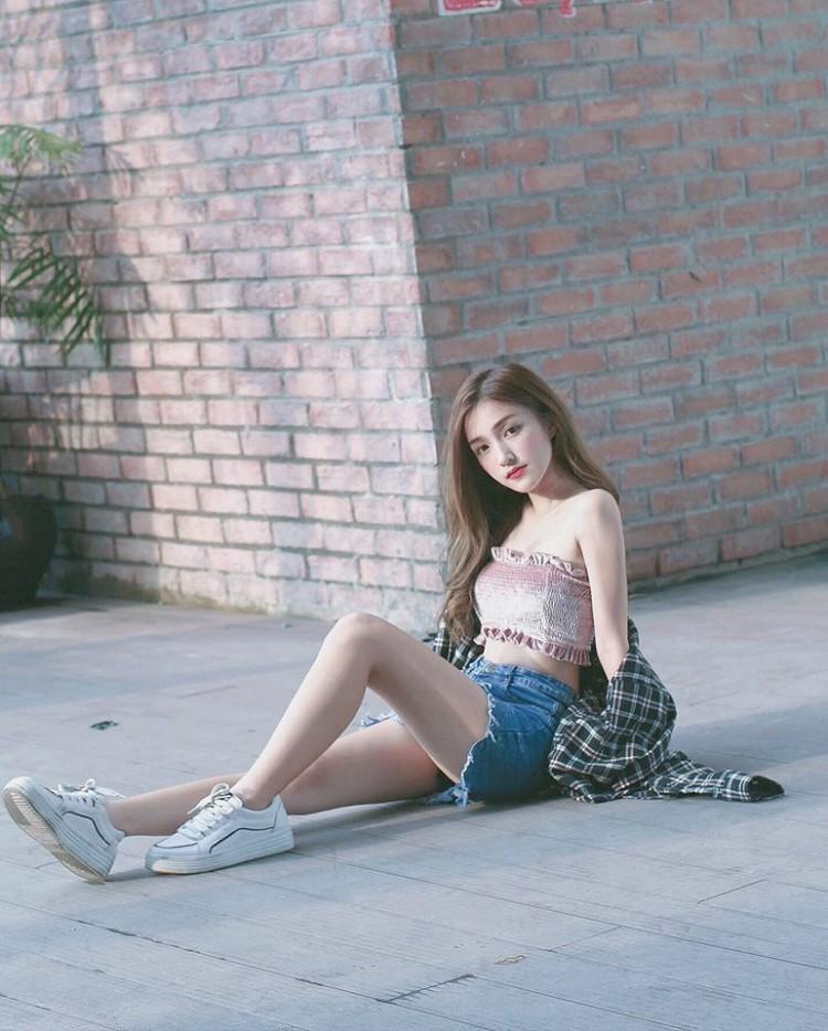 Mặc đồ hanbook, cô nàng sở hữu lượng follow khủng nhận về hàng tá câu hỏi lạ-9