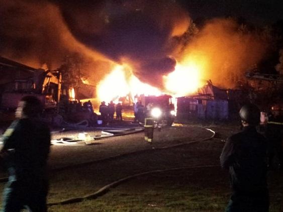 Cháy lớn dãy trọ: 1 người chết, 20 người mắc kẹt được giải cứu-4