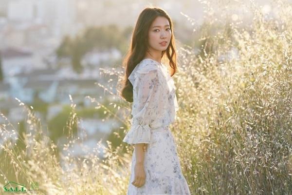 Park Shin Hye xinh đẹp tựa nữ thần, chơi bóng đá trên phim trường Memories Of The Alhambra-9