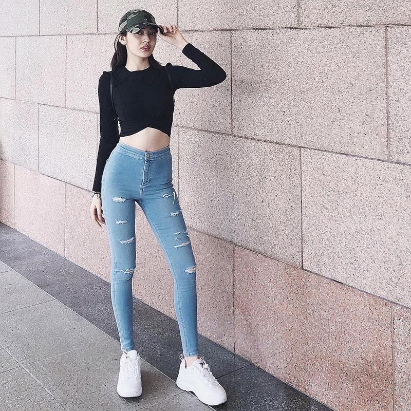 Đỗ Mỹ Linh khoe nửa vòng 1 táo bạo - Nam Em lấy lại vóc dáng Hoa khôi nổi bật nhất STREET STYLE tuần qua-2