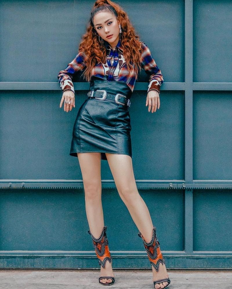 Đỗ Mỹ Linh khoe nửa vòng 1 táo bạo - Nam Em lấy lại vóc dáng Hoa khôi nổi bật nhất STREET STYLE tuần qua-5