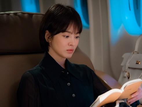 Phim mới của Song Hye Kyo đạt rating cao ngất mặc dù cả nội dung lẫn hình thức đều bị chê tơi tả