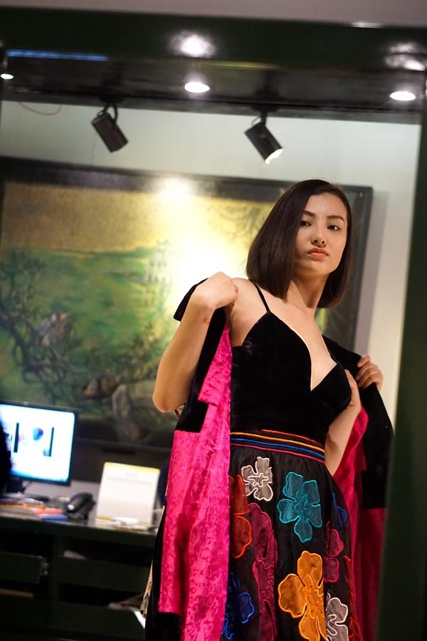 Đúng máu mẹ, con gái Maya càng lớn càng xinh đẹp đáng yêu và cực kỳ dạn dĩ trước ống kính-11