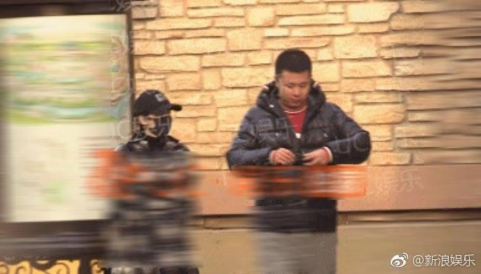 Triệu Lệ Dĩnh đi mua đồ trẻ sơ sinh, cư dân mạng hỏi bao giờ cô ấy mới thừa nhận chuyện mang thai ?!-2