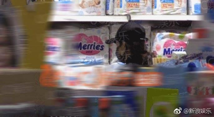 Triệu Lệ Dĩnh đi mua đồ trẻ sơ sinh, cư dân mạng hỏi bao giờ cô ấy mới thừa nhận chuyện mang thai ?!-4