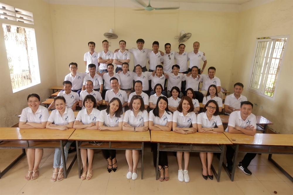 Lớp cấp 2 ở Nghệ An họp mặt sau 20 năm ra trường vẫn gần đủ sĩ số-1