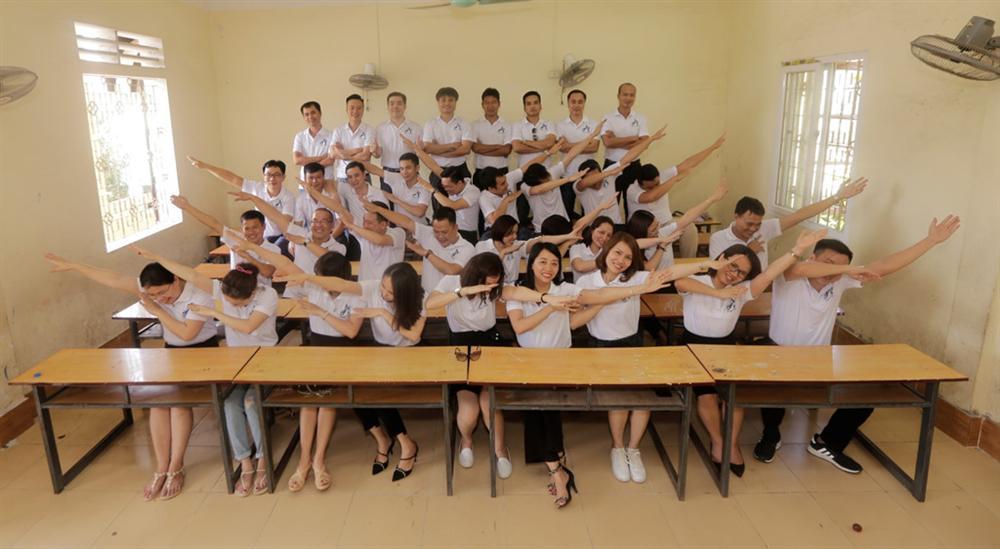 Lớp cấp 2 ở Nghệ An họp mặt sau 20 năm ra trường vẫn gần đủ sĩ số-2