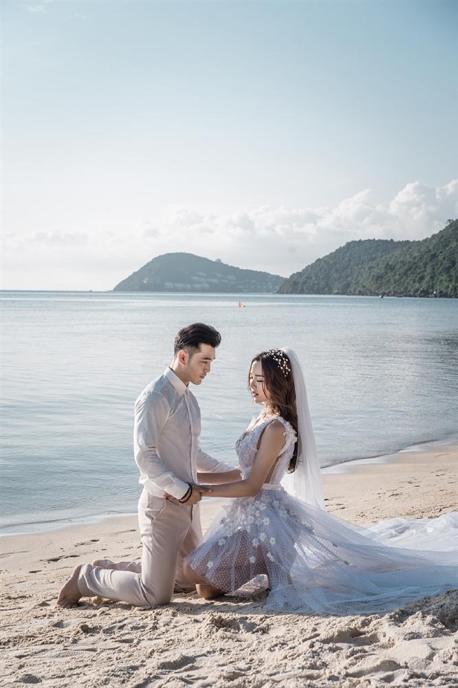 Đám cưới Ưng Hoàng Phúc - Kim Cương: Khách mời trình thiệp mới cho vào, bao gồm cả bà mai-10