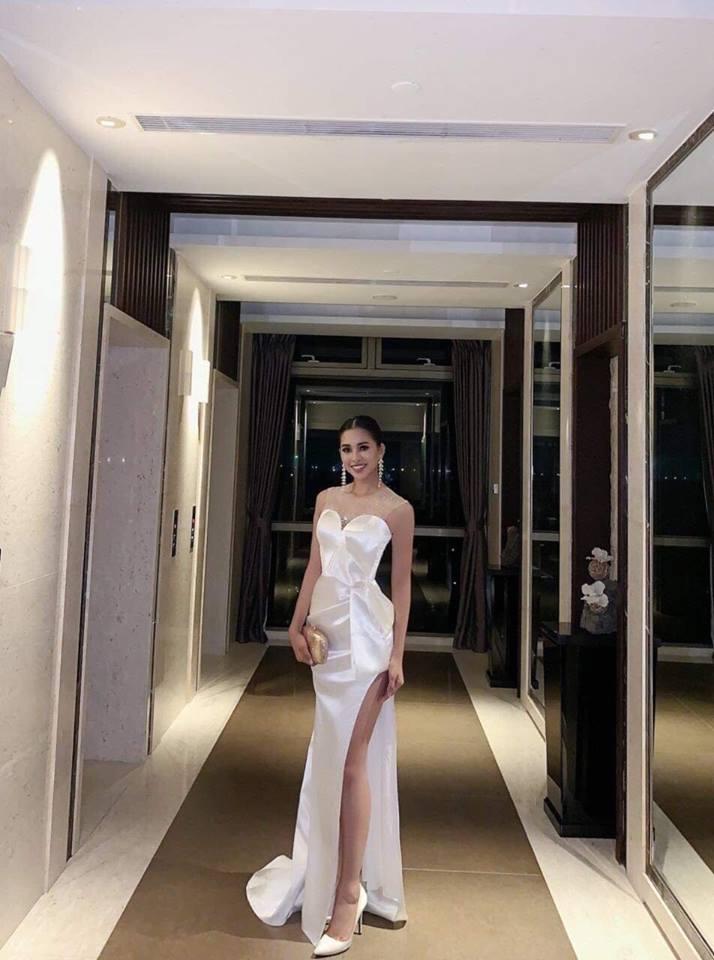 Hà Anh Tuấn - Hoàng Oanh lên đồ bắt cặp - Tiểu Vy chiều fan với gam trắng tinh khôi ĐẸP NHẤT thảm đỏ tuần qua-2