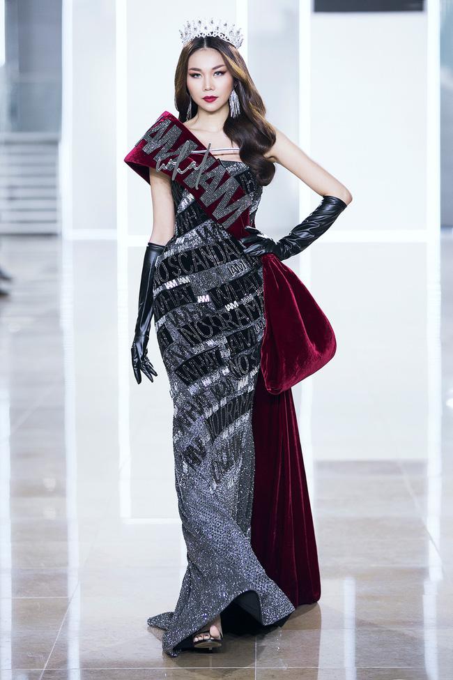 Hà Anh Tuấn - Hoàng Oanh lên đồ bắt cặp - Tiểu Vy chiều fan với gam trắng tinh khôi ĐẸP NHẤT thảm đỏ tuần qua-9