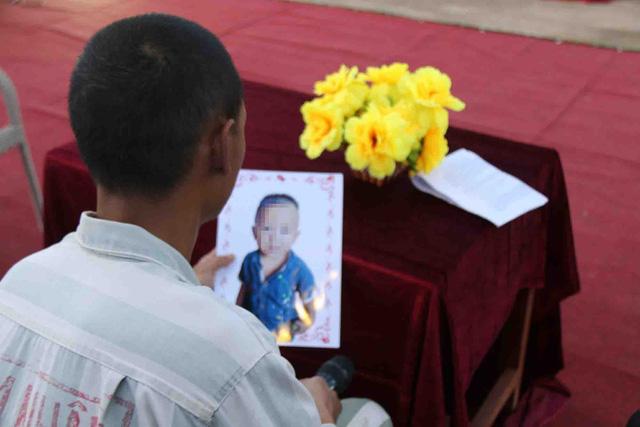 Đắk Nông: Nam phạm nhân bật khóc nức nở khi lần đầu nghe tiếng con trai-2