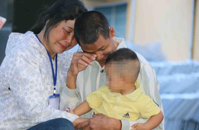 Đắk Nông: Nam phạm nhân bật khóc nức nở khi lần đầu nghe tiếng con trai-5