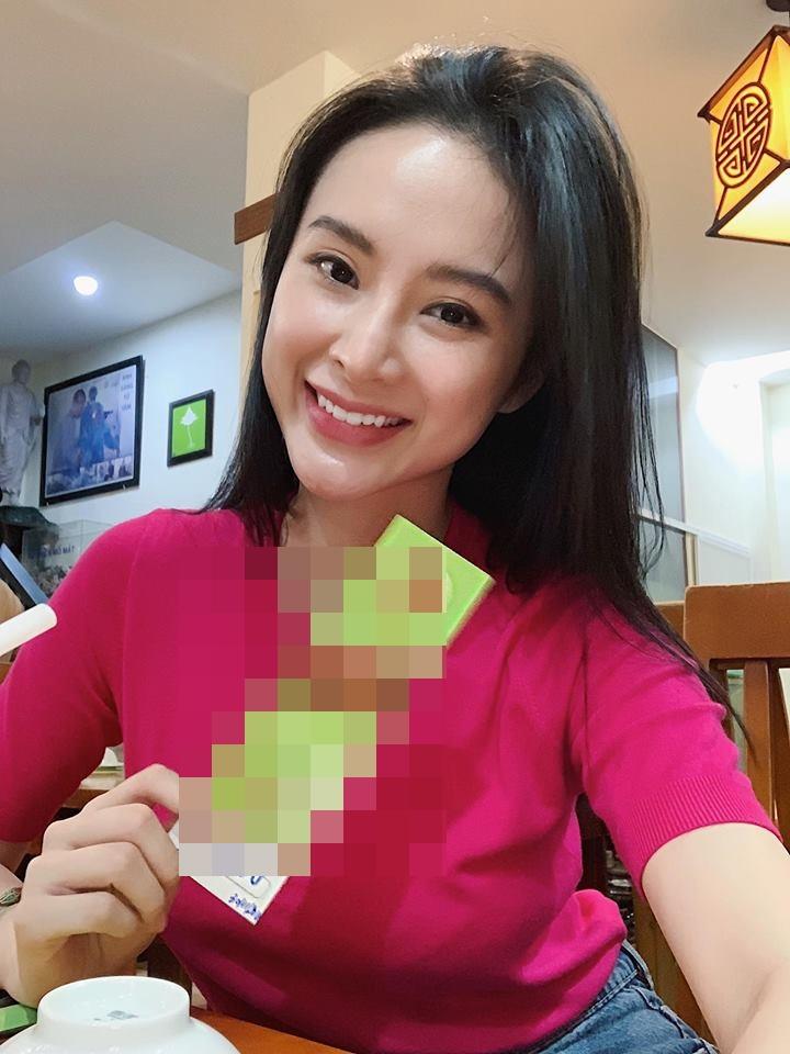 Nhã Phương tinh nghịch bên cún cưng, nhiều người tò mò về cánh tay lạ-5