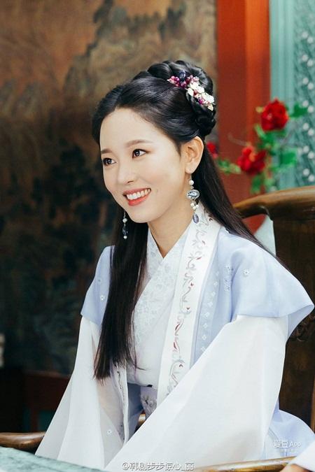 Mỹ nhân Người tình ánh trăng chia sẻ khoảnh khắc xấu hổ chỉ vì chiếc váy hở bạo trong quá khứ-1