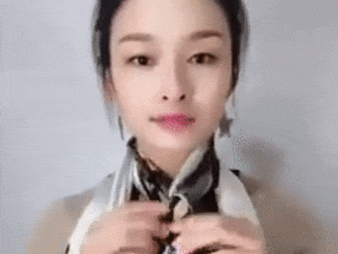 Lên đồ như vedette dự đám cưới, vợ chồng MC Thanh Bạch - Quế Vân đứng đầu top SAO MẶC XẤU tuần qua-11