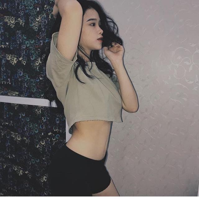 Khoe ảnh mặt học sinh thân hình phụ huynh, Linh Ka khiến dân mạng hoang mang không bơm chắc cũng độn-4