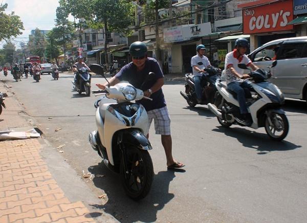 Hàng loạt xe tay ga đột nhiên chết máy nghi nhiễu sóng camera-1