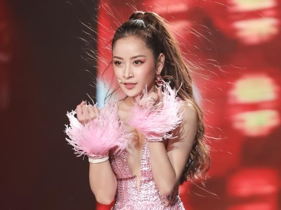 Vũ đạo nóng bỏng hát live hay bất ngờ, Chi Pu bị nghi ngờ hát nhép