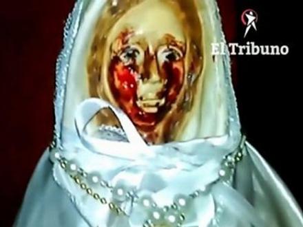 Tượng Đức mẹ Maria lại 'khóc ra máu' ở Argentina gây xôn xao