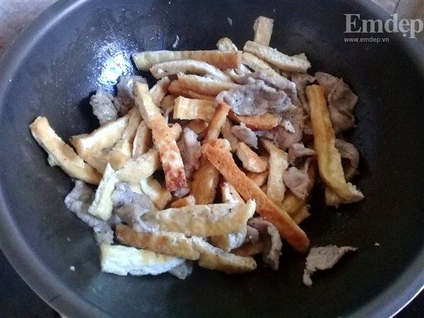 Giòn giòn thơm thơm nấm xào đậu phụ ngon tuyệt-3