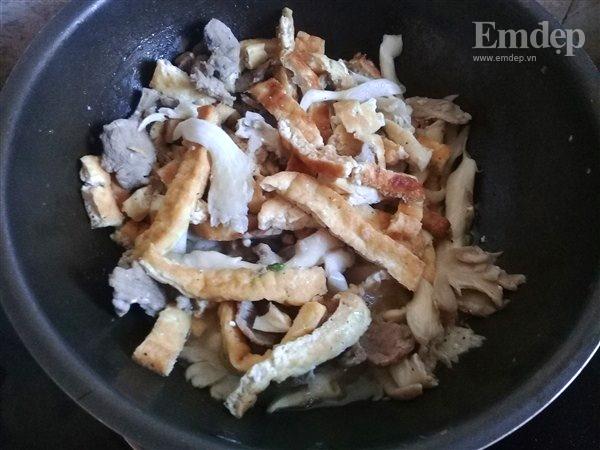 Giòn giòn thơm thơm nấm xào đậu phụ ngon tuyệt-4