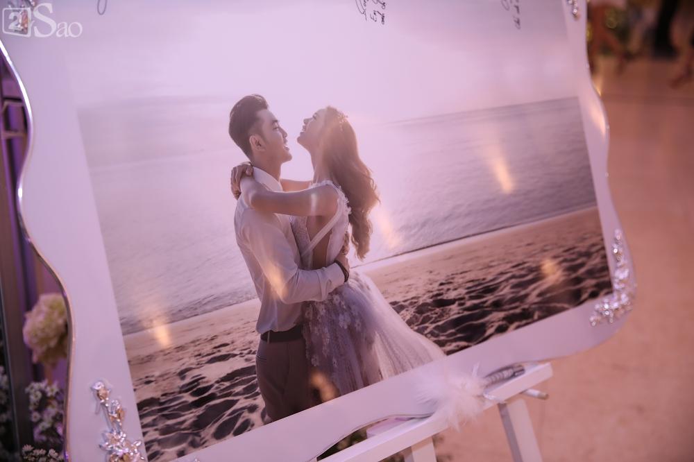 Không gian tiệc cưới vô cùng sang trọng trước giờ G-4