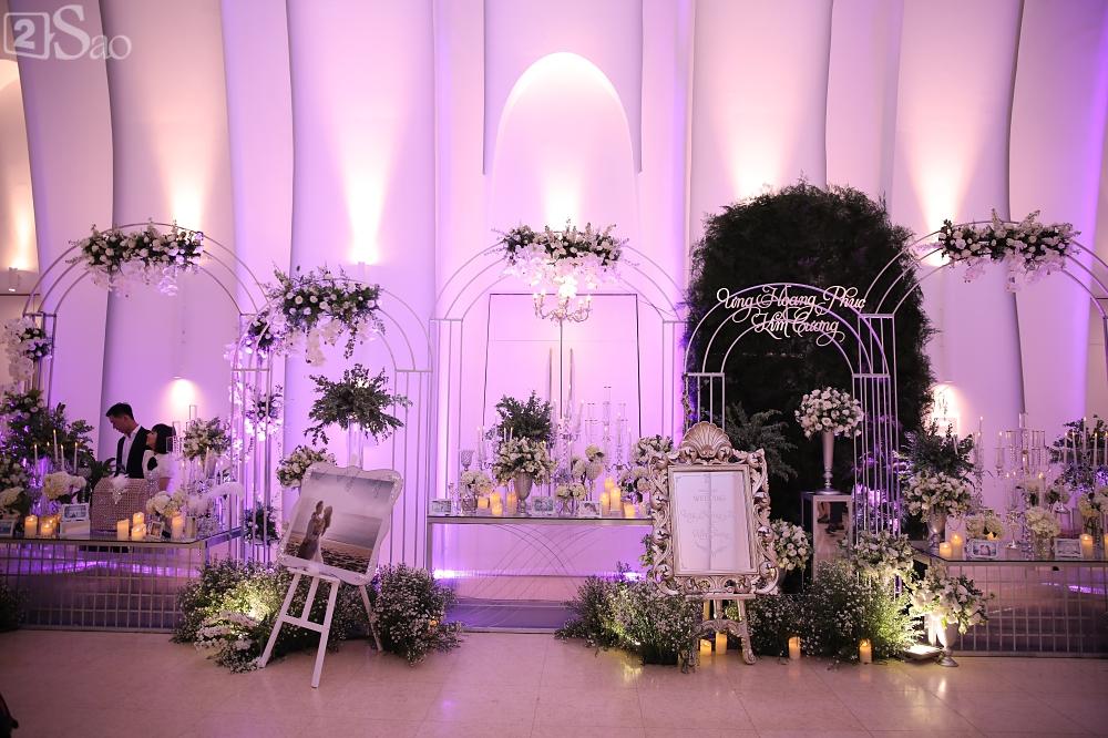 Không gian tiệc cưới vô cùng sang trọng trước giờ G-6