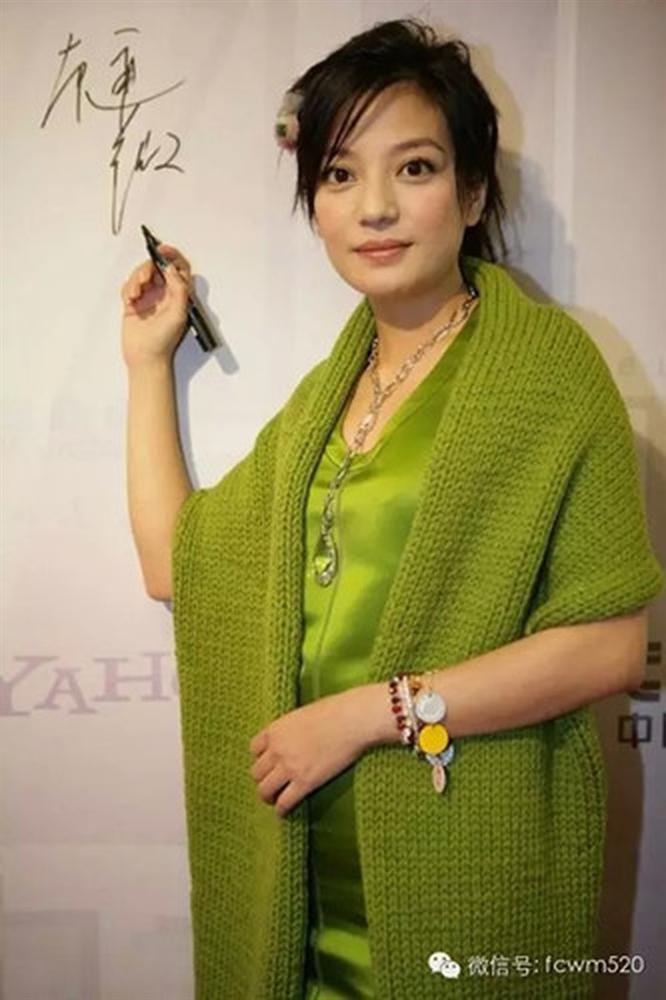 Soi thời trang thảm họa gây mất điểm của Triệu Vy-5