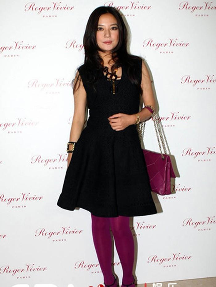 Soi thời trang thảm họa gây mất điểm của Triệu Vy-13