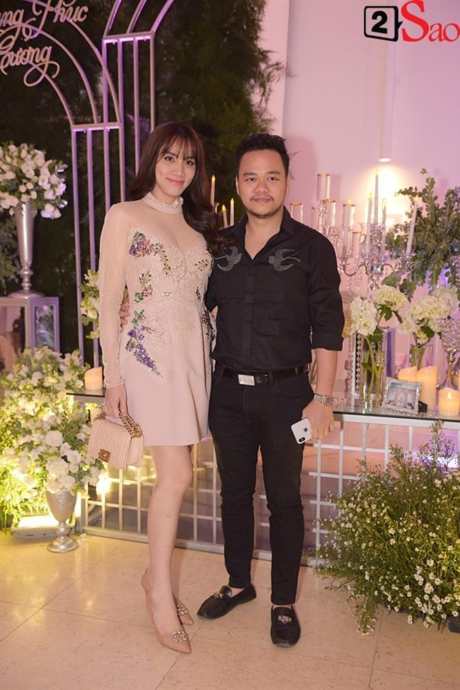 Trang Nhung cùng chồng đại gia xuất hiện trong tiệc cưới-1