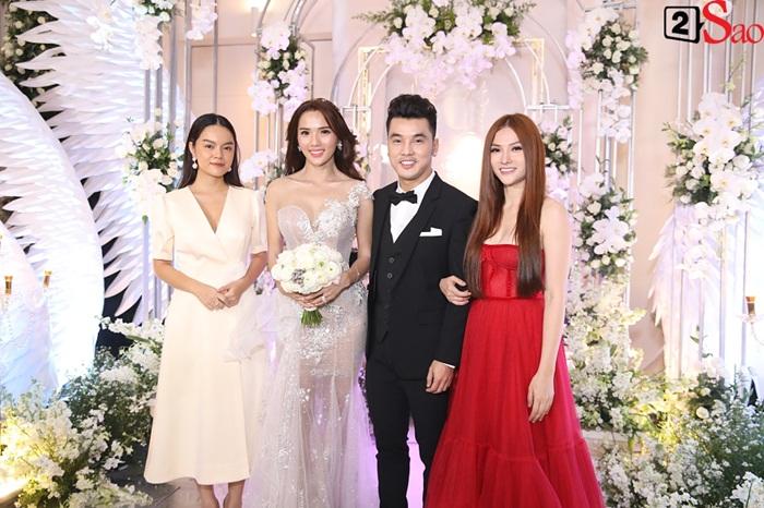 Trang Nhung cùng chồng đại gia xuất hiện trong tiệc cưới-3