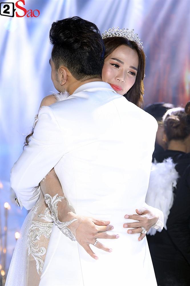 Ưng Hoàng Phúc hôn Kim Cương say đắm hứa bên nhau trọn đời-4
