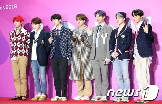 BTS nổi bật, lấn át dàn sao tham gia thảm đỏ Melon Music Awards 2018-1
