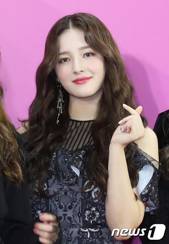 BTS nổi bật, lấn át dàn sao tham gia thảm đỏ Melon Music Awards 2018-10