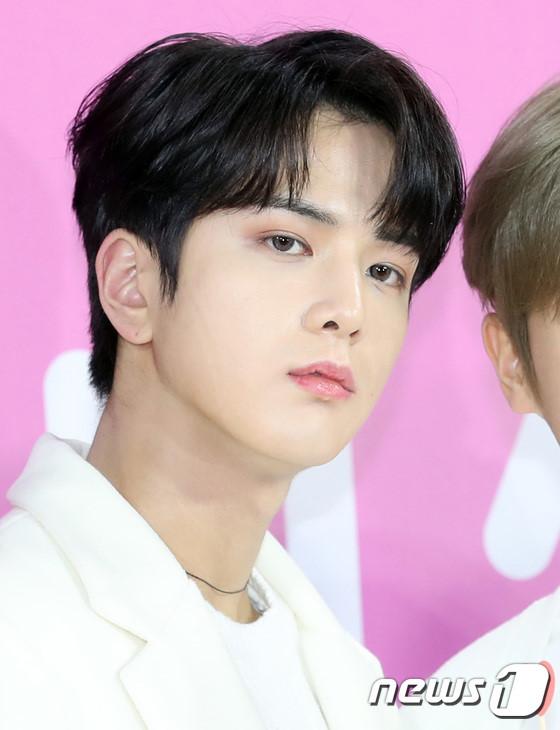 BTS nổi bật, lấn át dàn sao tham gia thảm đỏ Melon Music Awards 2018-15