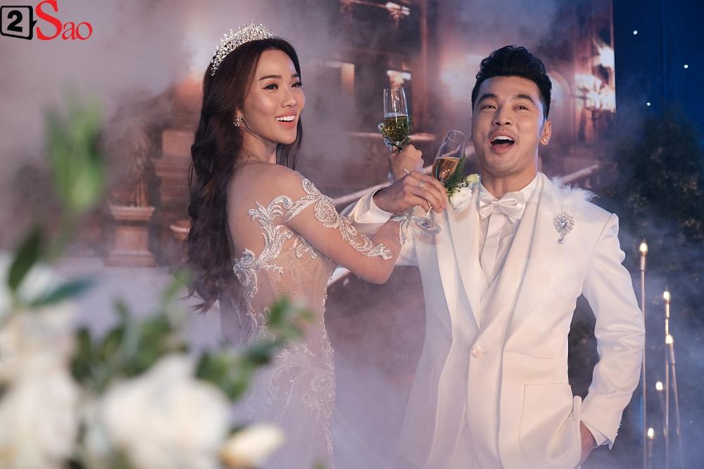 Cô dâu Kim Cương khóc ròng khi chú rể Ưng Hoàng Phúc tỏ tình: Nắm tay anh, em đồng ý chứ?-11