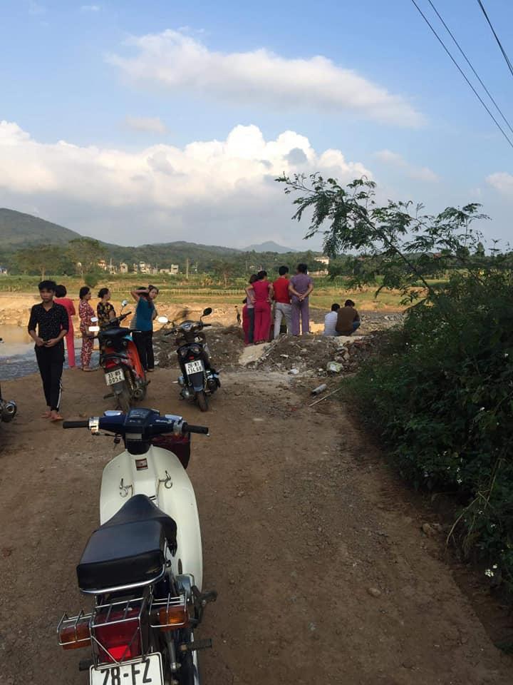 Phát hiện thi thể bé sơ sinh trong ba lô vứt dưới bờ sông Bưởi-2