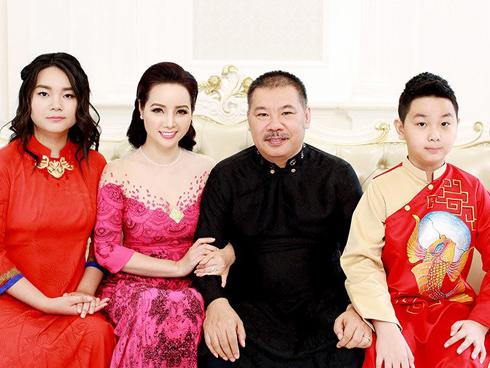 Chị gái Mai Thu Huyền diện áo dài 600 triệu đồng ở Mỹ-8