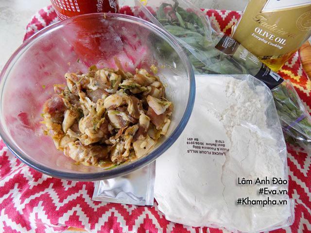 Mẹ đảm trổ tài làm bánh mì kiểu pizza cho bé ăn chơi cuối tuần-1