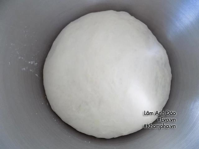 Mẹ đảm trổ tài làm bánh mì kiểu pizza cho bé ăn chơi cuối tuần-3