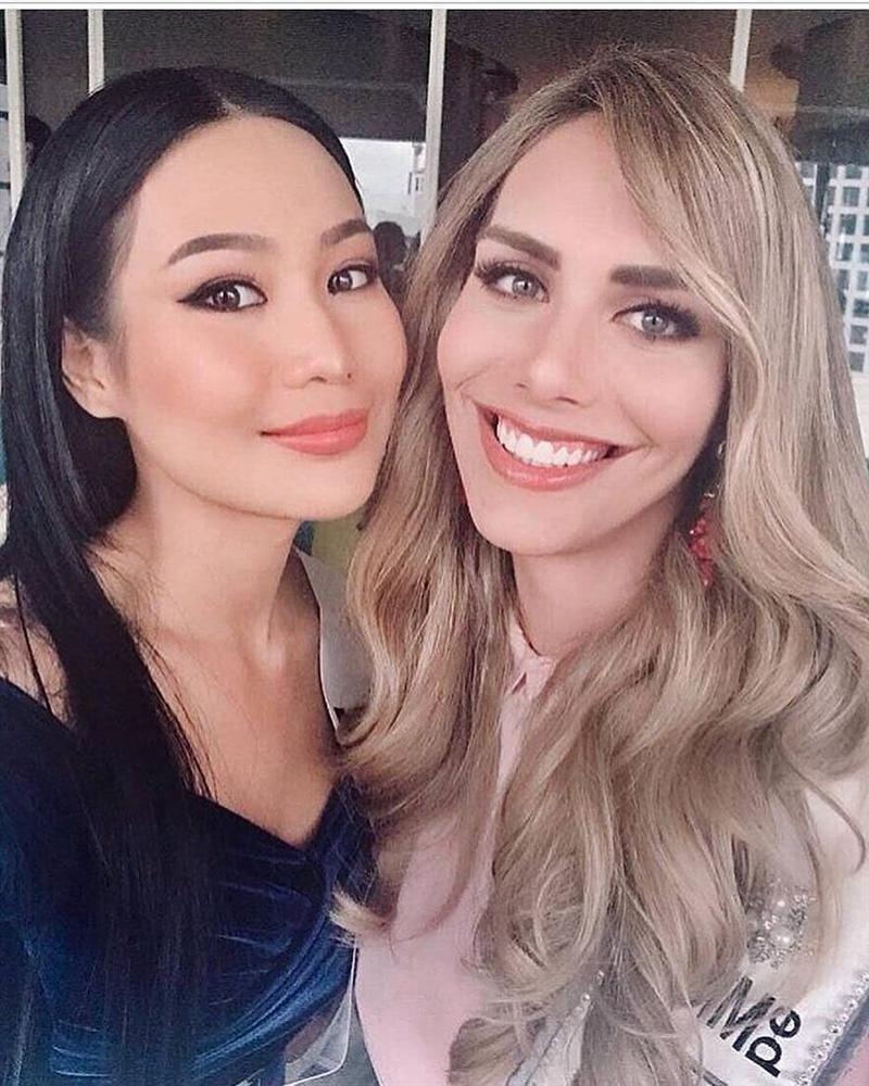 Bất ngờ với cách cư xử của HHen Niê và dàn mỹ nhân khi chạm mặt thí sinh chuyển giới tại Miss Universe 2018-10