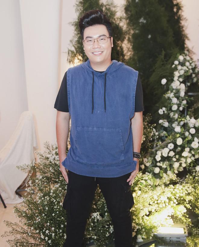 Lên đồ như vedette dự đám cưới, vợ chồng MC Thanh Bạch - Quế Vân đứng đầu top SAO MẶC XẤU tuần qua-3