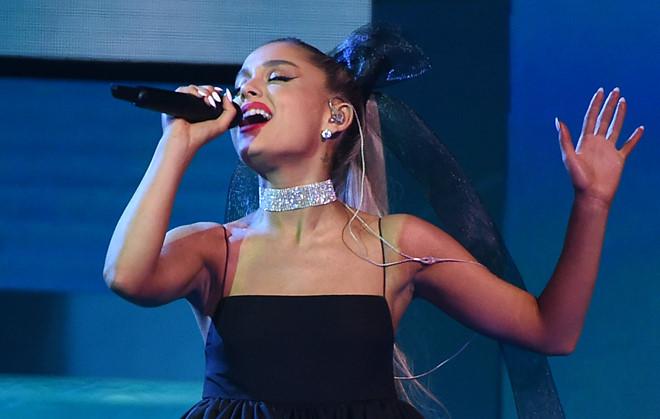 Thank You, Next giúp Ariana Grande vượt xa kỷ lục của BTS-2